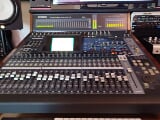 YAMAHA 02R v2 96 con Puente vumetros